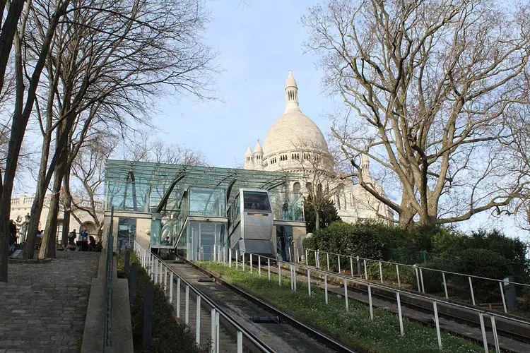 El funicular de Montmartre en París