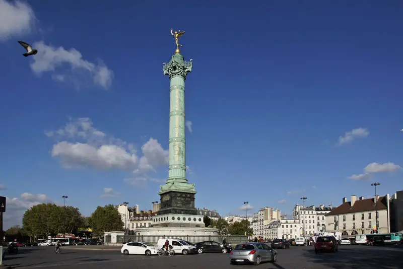 Columna de Julio situado en el centro de la Plaza de la Bastilla de París