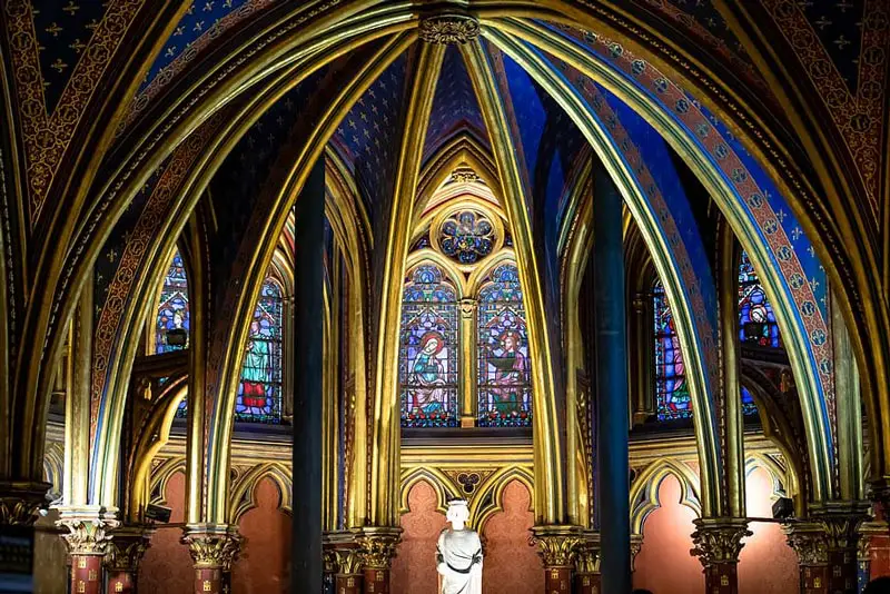 capilla inferior de la Sainte Chapelle Paris