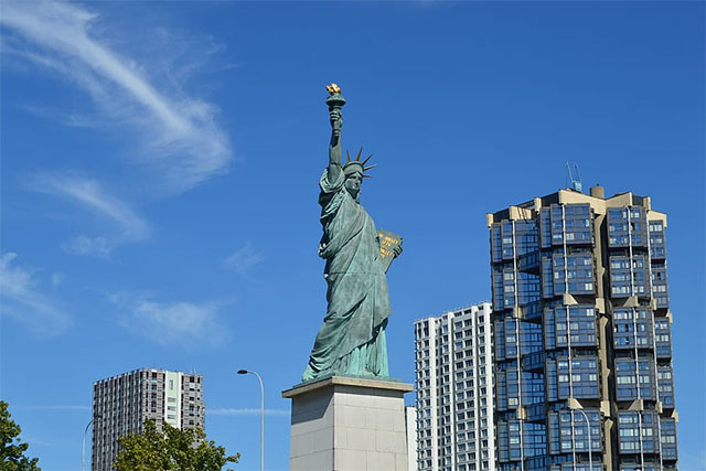 monumento paris estatua libertad